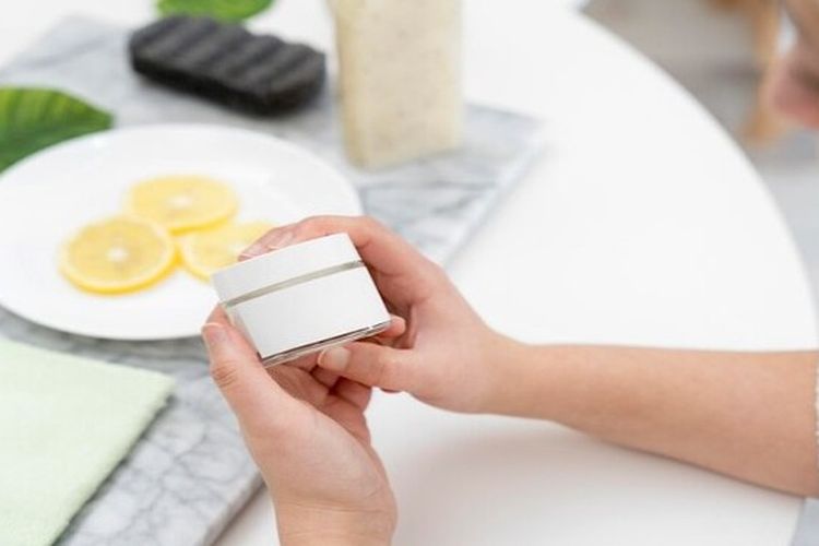 Cara Hilangkan Bruntusan dan Komedo Pada Wajah, Hindari Pakai Moisturizer yang Salah!