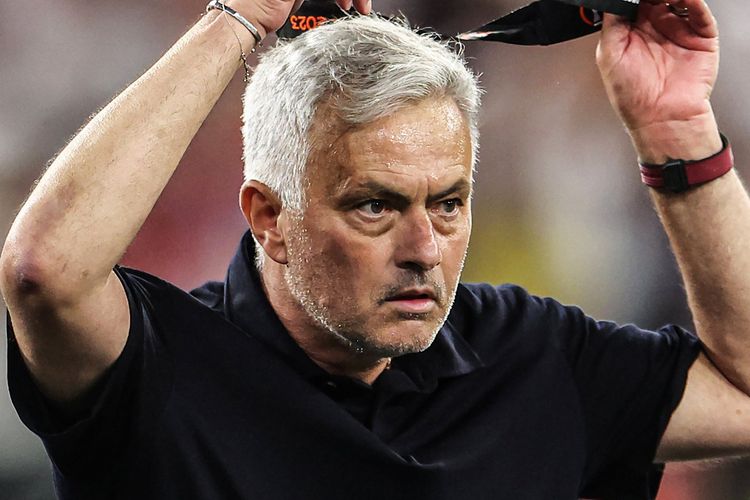 Buntut dari Aksi yang Tidak Terpuji di Final Liga Europa, Jose Mourinho Terkena Hukuman Berat dari UEFA