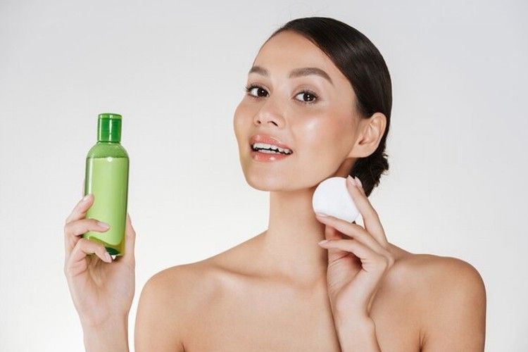 Bingung Pilih Toner? Pahami Dulu, Ini Fungsi Toner Dan Cara Memilih Toner Yang Sesuai Dengan Jenis Kulit Wajah