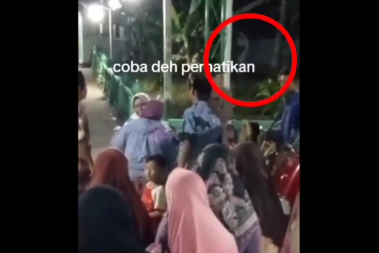 Viral Penampakan Pocong Saat Acara Syukuran Keberangkatan Haji, Fakta atau Sekedar Efek Kamera?