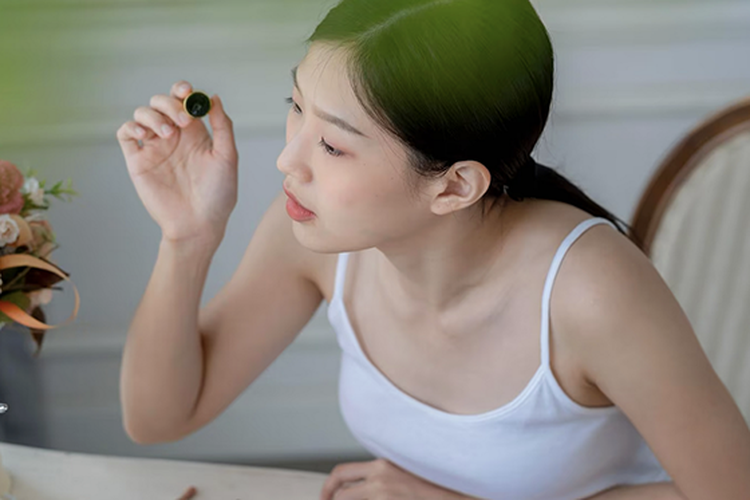 Racikan Skincare Cream Kelly-Fair n Lovely Ini Buat Wajah Tak Hanya Bebas Jerawat tapi Glowing Instan