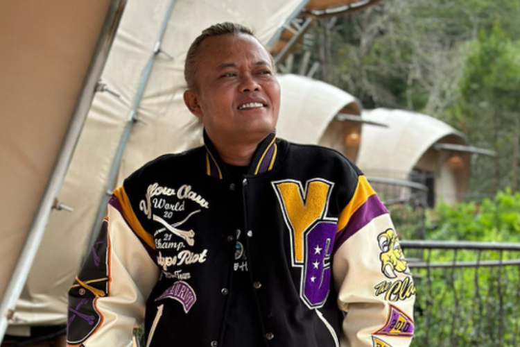 Cek Fakta: Innalillahi, Komedian Sule Meninggal Usai Manggung, Begini Detik-Detik Pemakamannya