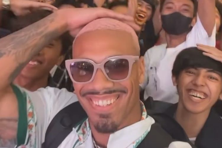 Viral Berkat Meme ‘Waduh’, Pria Ini Malah Jumpa Fans Saat Berlibur ke Bali