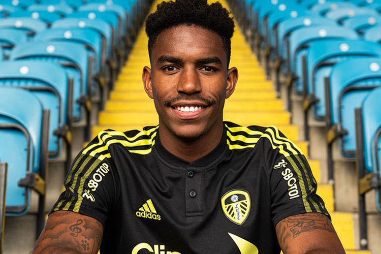 Enggan Membela Tim Degradasi, Junior Firpo Tega Tinggalkan Leeds United!