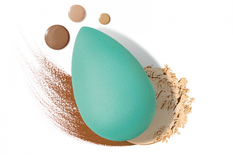 Beauty Blender Kamu Kotor Parah? Nggak Perlu Ganti Kok, Coba Lakukan Tips ini Untuk Membersihkannya