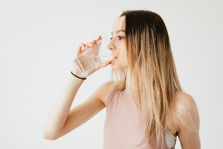 Berikut 8 Kebiasaan Simpel yang Bisa Bikin Kulit Kamu Jadi Glowing Seketika, Sudah Terbukti!