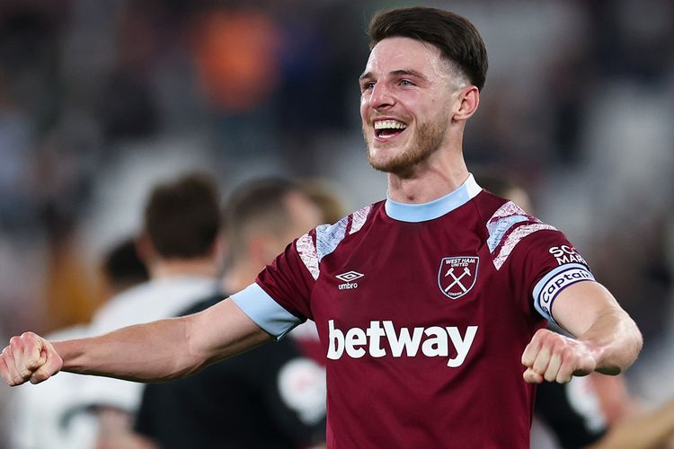 Bangga Bantu West Ham Juarai UEFA Conference League, Declan Rice Batal Pindah?