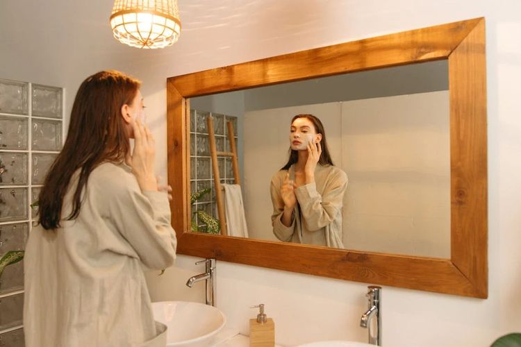 Punya Jenis Kulit Kombinasi? Urutan Skincare Ini Ampuh Untuk Menghilangkan Wajah Berminyak dan Kering