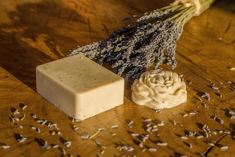 Tips Memutihkan Kulit Dalam Seminggu Hanya Dengan Racikan Kunyit Bubuk dan Sabun Kojie San,Dijamin Ketagihan!