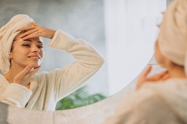 Toner Alami Buat Wajah Berjerawat Minggat, Bahannya Hanya Perlu Cari di Kulkas Rumah Aja Kok