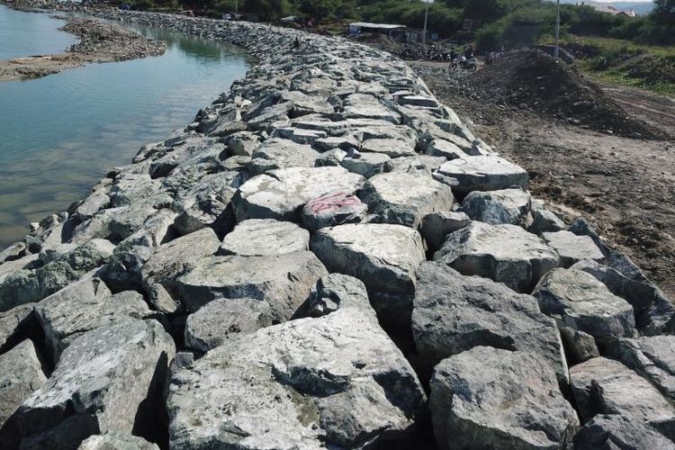 Habiskan Biaya Rp 51,9 Miliar, PUPR Bangun Pengaman Pantai di Pesisir Bengkulu Yang Ancam Lintas Sumatera