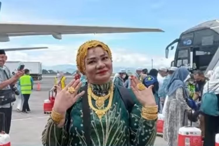 Emak-Emak Asal Makasar Pulang Haji Pamer Emas 180 Kg, Langsung Dilirik Bea Cukai?
