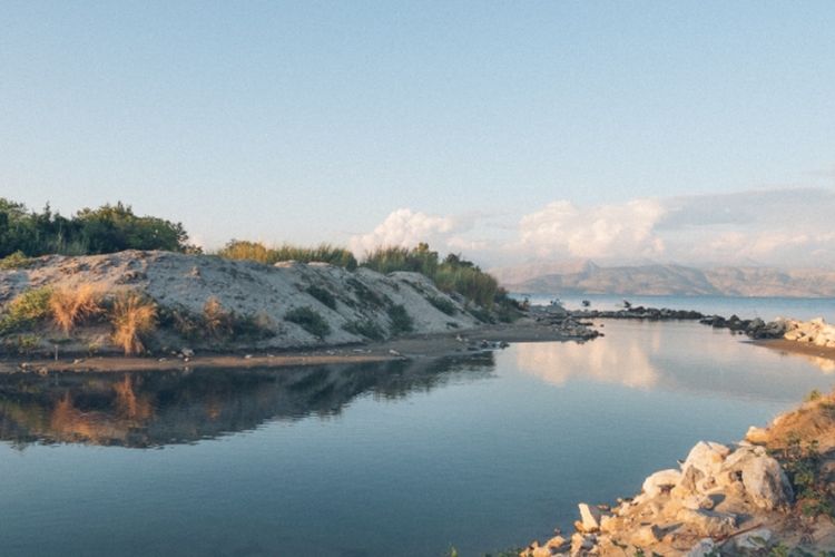 Danau di Jombang Jawa Timur Ini Memiliki Panorama Yang Indah Namun Juga Misterius