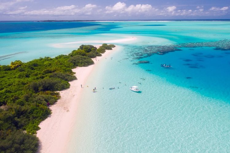 5 Pantai Terindah dan Paling Hits se Jawa Timur Ini Tawarkan View Laut Bebas yang Eksotis, Cocok untuk Liburan