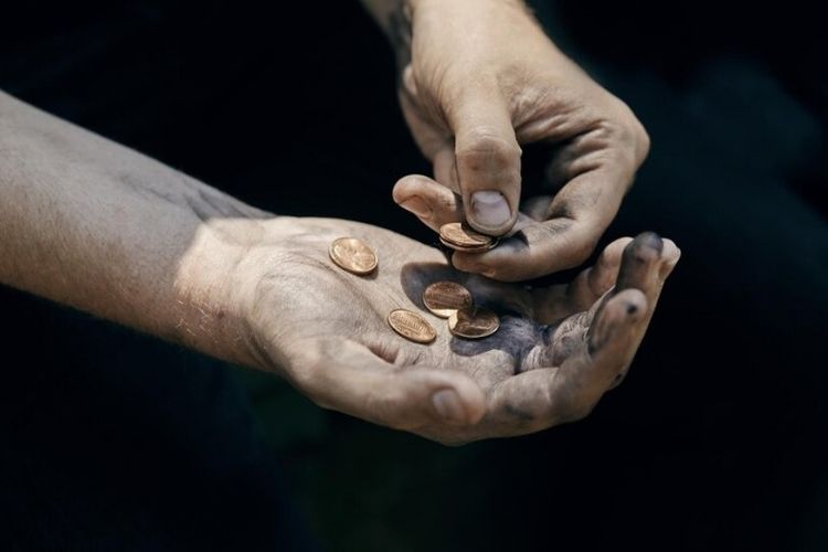 Tradisi Lempar Koin di Jawa Tengah Undang Banyak Pengemis? Ternyata Penghasilan Bisa Capai 1,5 Juta per Bulan