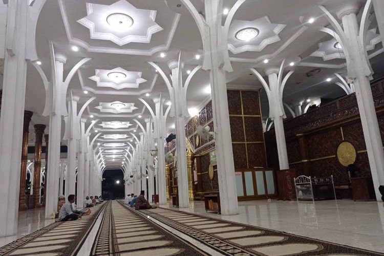 Wow! Habiskan 100 Miliar, Masjid di Jambi ini Mampu Menampung 10.000 Jamaah! Tiangnya ada Berapa Ya?