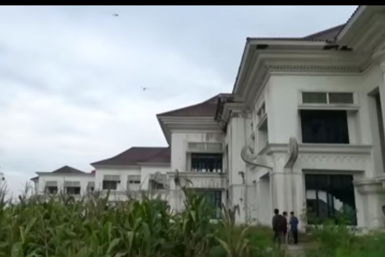 Bangunan Elit, Selesai Sulit! Proyek di Lampung Ini Terbengkalai Hingga Timbulkan Kesan Menakutkan