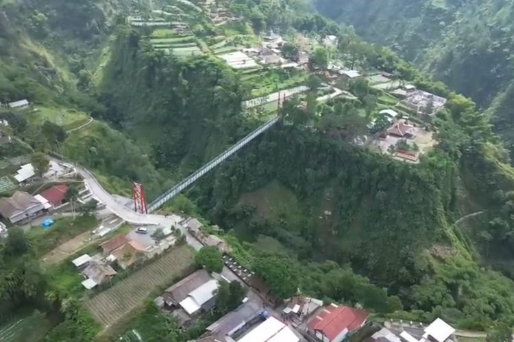 Diapit oleh Jurang, Dusun di Jawa Tengah Ini Hanya Punya Satu Akses untuk Keluar Kampung