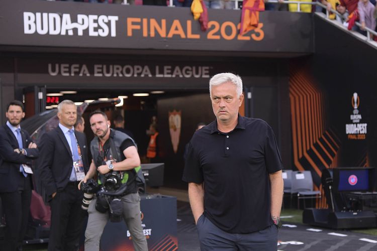 Di Tengah Isu Kepergiannya dari AS Roma, Begini Cara Unik Jose Mourinho Beri Sinyal Bertahan