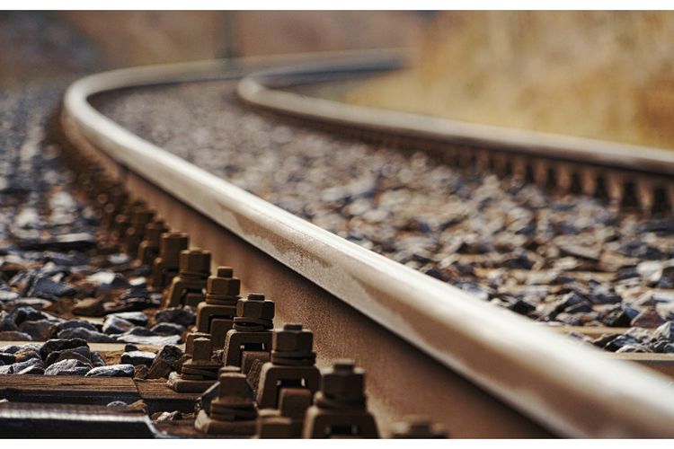 Viral Seorang Pria Nekat Bunuh Diri di Rel Kereta, Ustadz Khalid Basalamah Ungkap Hukum Mengakhiri Hidup