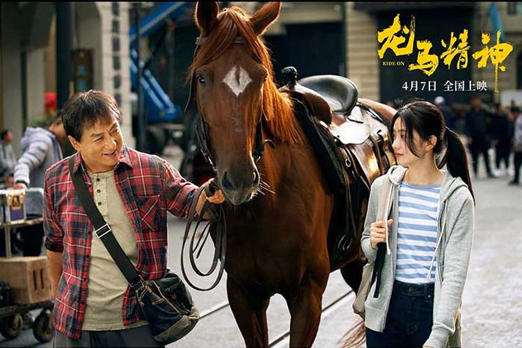 Momen Haru Jackie Chan Menangis saat Menyaksikan Perjalanan Karirnya dengan Sang Putri Viral di Twitter