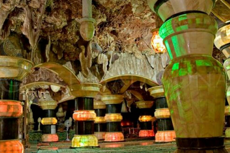 Bukan di Arab Saudi! Inilah Masjid Termegah yang ada di Indonesia, Berada di Bawah Tanah