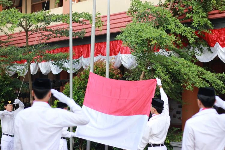 Khutbah Jum’at Singkat Tema Kemerdekaan 17 Agustus