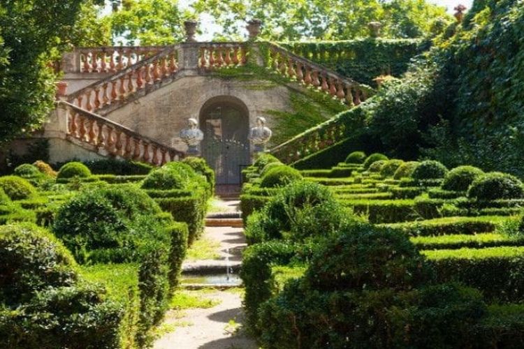 Wow Keren! Bangunan Mewah dan Juga Megah Bak Istana Kerajaan di dalam Hutan, Pemiliknya Ingin Hidup Tenang