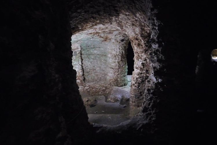 Ditemukan Bunker Puluhan Tahun di Bawah Bangunan Milik Warga Jawa Timur, Kedalaman Capai 15 Meter!