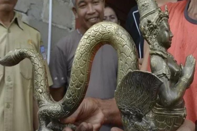 Niat Cari Ikan, Nelayan Sumatera Barat Ini Malah Temukan Arca Patung Naga di Sungai Batanghari Dharmasraya