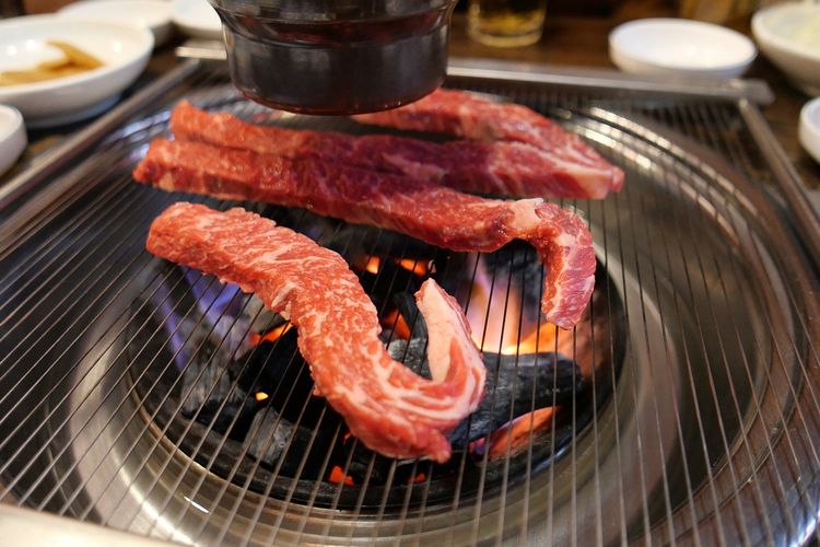 Dompet Seret Tapi Pengen Makan Daging? 5 Rekomendasi BBQ Kaki Lima di Bandung, Auto Ketagihan!