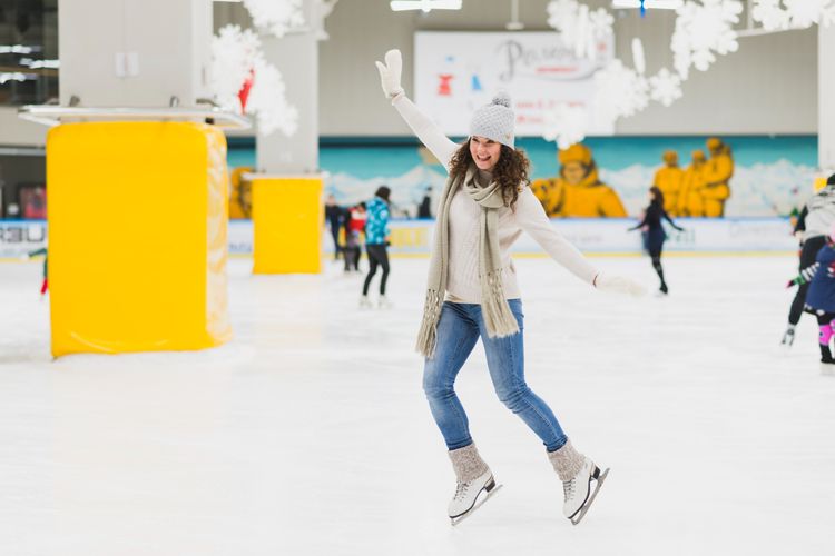 Nggak Cuma di Jakarta, Berikut Daftar 5 Mall di Indonesia yang Punya Arena Ice Skating, Kotamu ada?