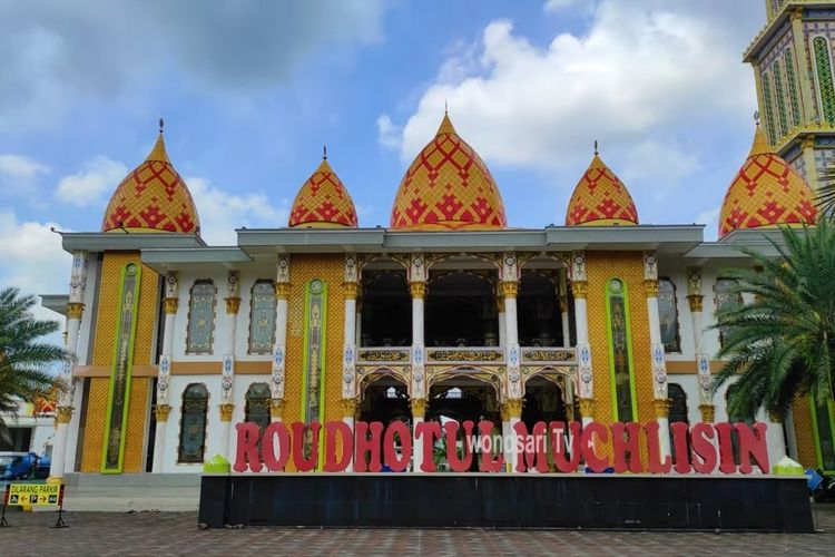 Termegah se-Kabupaten Jember, Inilah Masjid Roudhotul Muchlisin Suguhkan Konsep ala Turki dan Timur Tengah