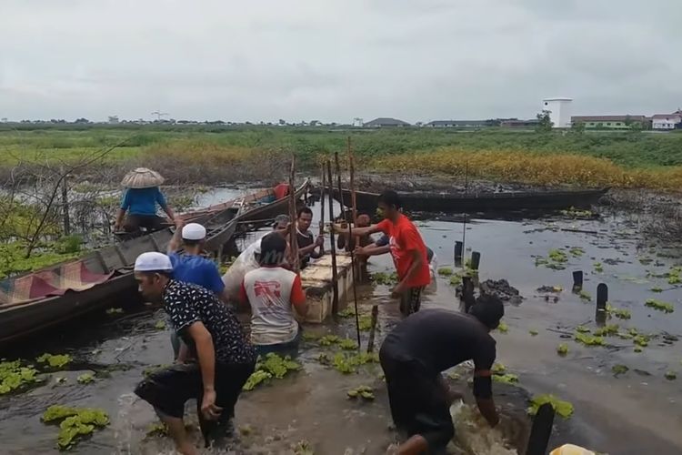 Layaknya di Film Avatar, Makam di Bawah Air Ini Cuma Ada di Kalimantan Selatan: Lokasinya di Kabupaten…