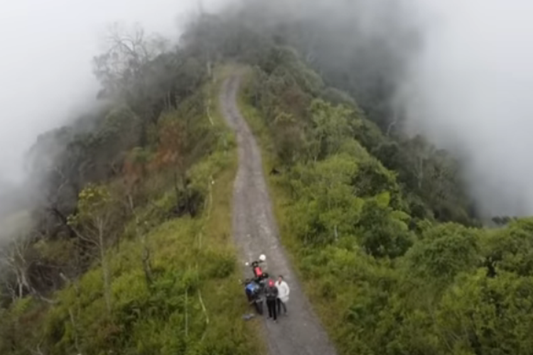 ‘Rute Menuju Langit’, Begini Jalur Ekstrem Tol Kahyangan di Dieng, Berani Coba?