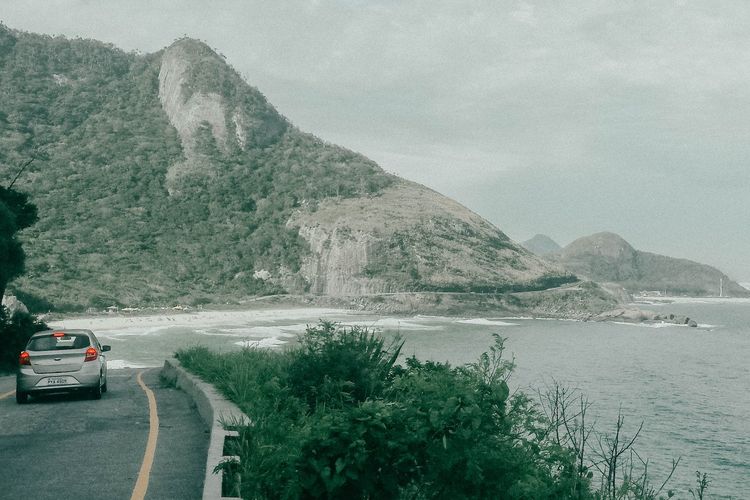 Ada Jalan Raya di Pinggir Pantai, Inilah Keindahan Alam Kalimantan Selatan yang Wajib Dikunjungi