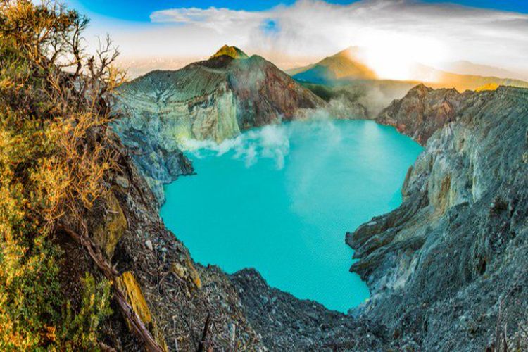 Intip Eksotisme Blue Fire Kawah Indah di Jawa Timur, Terletak Antara Banyuwangi dan Bondowoso