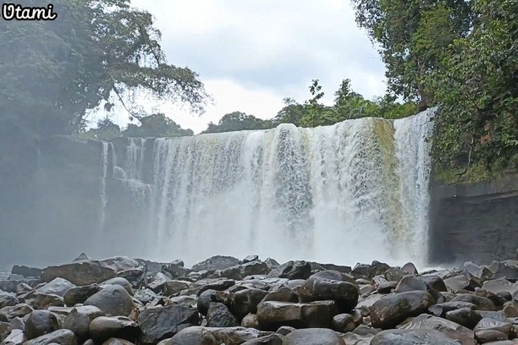 Jaraknya 300 Km dari Pontianak, Miniatur Niagara Waterfalls di Kalimantan Barat Ini Suguhkan Pemandangan Indah
