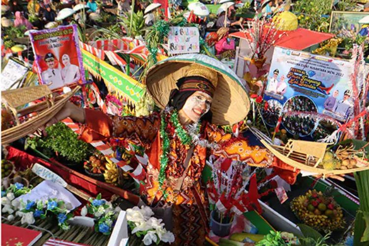 Bikin Nostalgia! Iklan RCTI Jadul Pasar Apung di Banjar Dipenuhi Wanita Berbedak Putih Tebal, Biar Adem?
