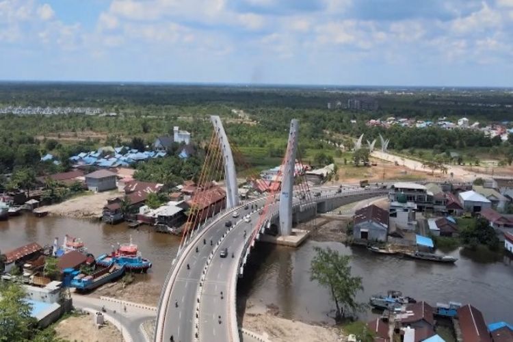 Ganti Jembatan Usia 30 Tahun, Kalimantan Selatan Bangun yang Baru dengan Desain Lengkung Pertama di Indonesia