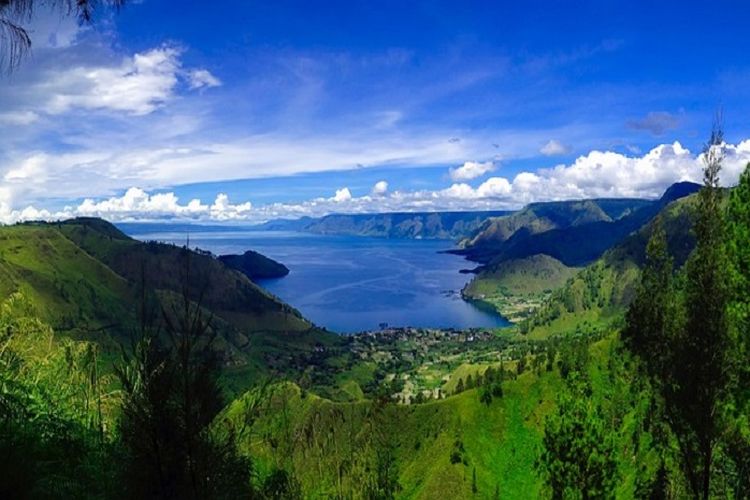 Menikmati Keindahan Danau Toba Sambil Menjelajahi Desa Wisata Batak Tuktuk Siadong Samosir, Sumatera Utara