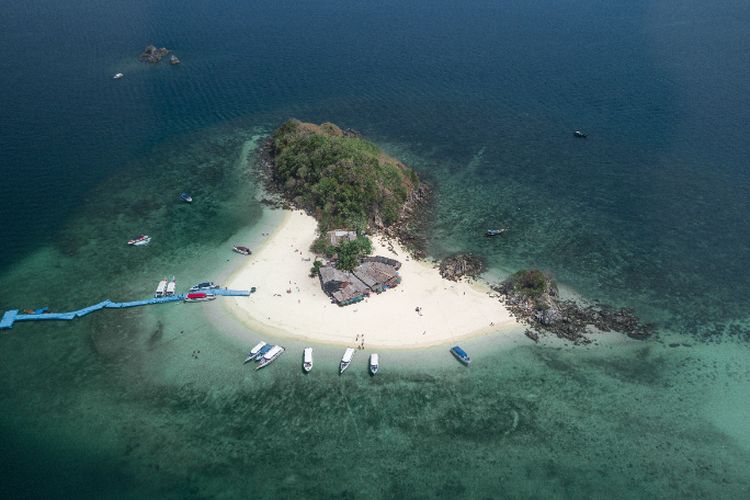 Bak Miliki Pulau Pribadi!  Wisata Laut di Pulau Menawan ini 30 Km dari Bandar Lampung, Lokasinya…
