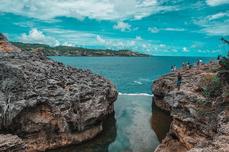 Bukan Kolam Biasa! Rasakan Sensasi Berenang di Angel’s Billabong Nusa Penida Bali, Wajib Coba!