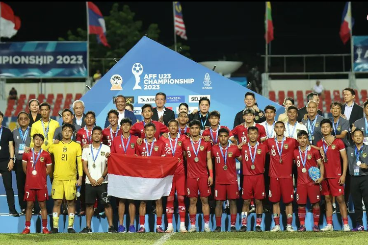 Raih Gelar Runner Up, Timnas Indonesia U-23 Berjuang Keras dan Mati-Matian, Menangkan Juara 2 AFF!