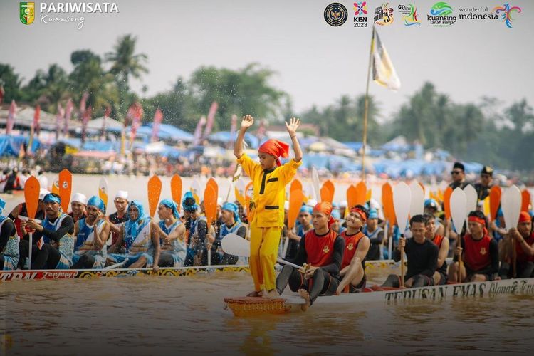 Usianya Lebih dari Satu Abad! Riau Gelar Festival Pawai Pacu Jalur Tradisional Karisma Event Nusantara (KEN)