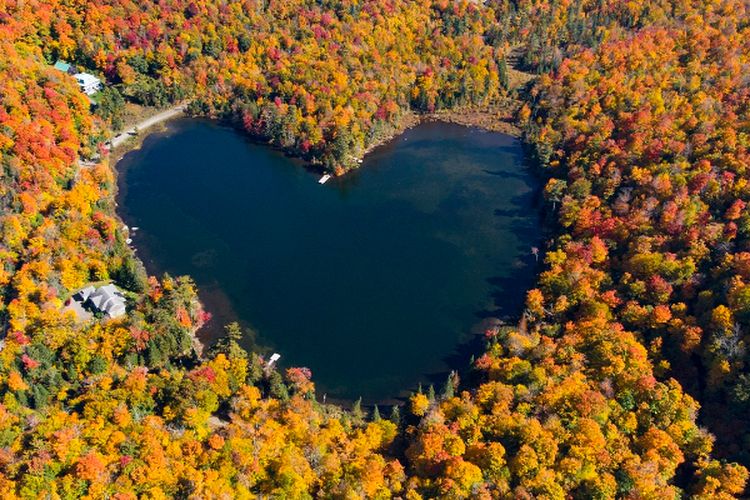 Wisata Paling Romantis di Sulut: Danau Cinta Makalehi Bak Heart Lake Kanada dengan Kearifan Lokal Kep Sitaro