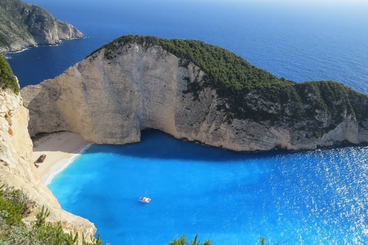 Bukan Manado atau Bitung, Desa di Sulut Ini Punya Pantai Unik dengan Panorama Bukit Savana, Bisa Tebak Dimana?