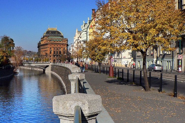 Serap APBN Rp65,5 M, Pedestrian Pantai Terpanjang di Sulut ini Bikin Warga Manado Bak Menyusuri Jalanan Praha