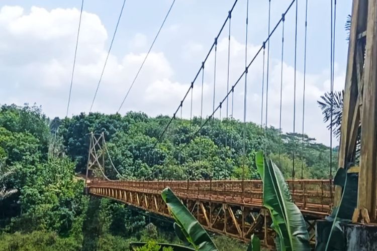 Panjangnya 218 Meter! Jembatan Gantung Terpanjang di Kabupaten Tanggamus Lampung ini Berdiri Kokoh Sejak 2004