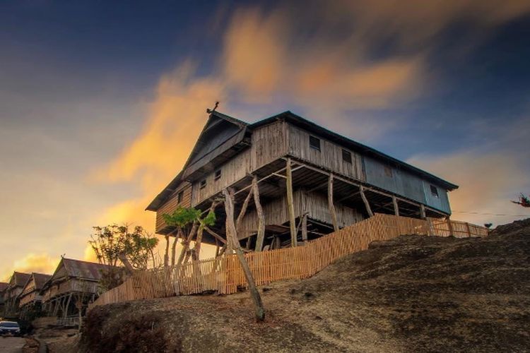Bangunanya Sudah Berusia 200 Tahun, Perkampungan Unik di Sulawesi Selatan Ini Memiliki Tiang Puluhan Meter